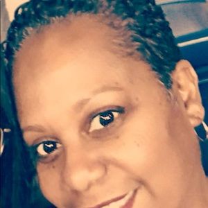 Meet your Posher, Dena